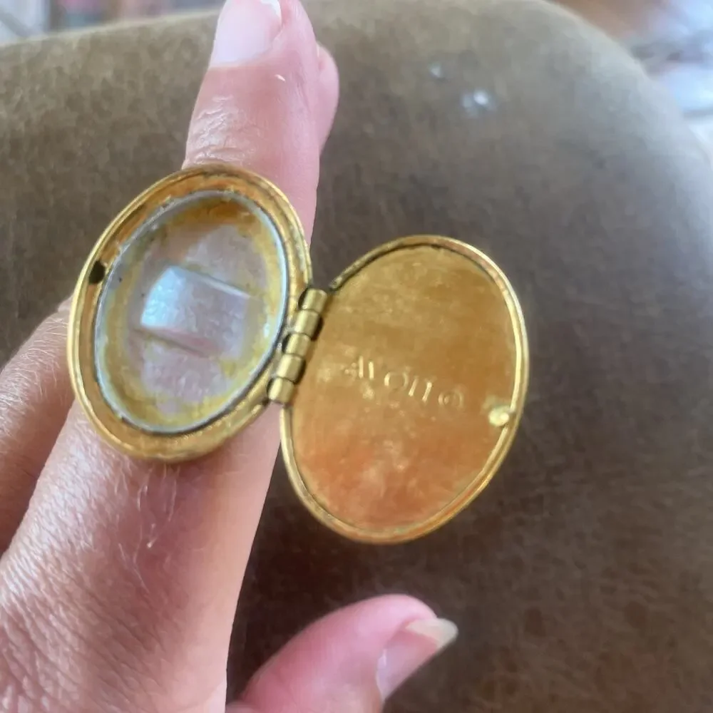 Vintage Avon Cameo Perfume Ring
